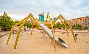 PLAYGROUND IN LEGNO VS PLAYGROUND IN ACCIAIO