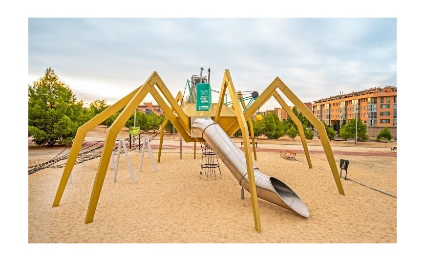 PLAYGROUND IN LEGNO VS PLAYGROUND IN ACCIAIO