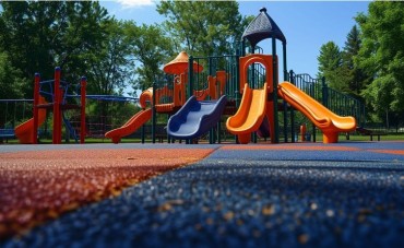 PAVIMENTO ANTITRAUMA PER PARCO GIOCHI: COSA CONSIDERARE?