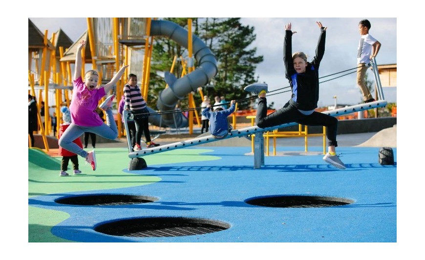 I TRAMPOLINI ELASTICI URBANI: LA NOVITÀ DEL MOMENTO