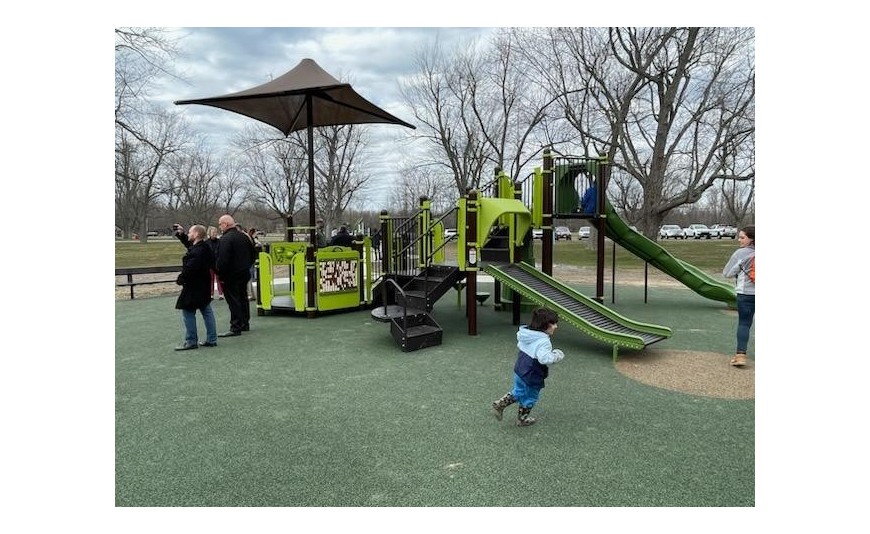 Parco giochi, nuove attrezzature inclusive a controguerra