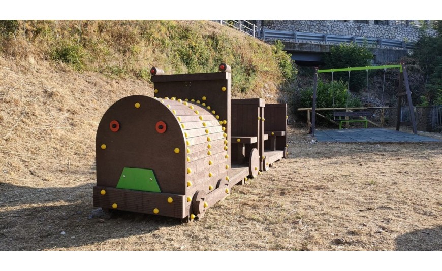 PLASTICA RICICLATA: IL FUTURO DEI GIOCHI PER PARCHI È VERDE