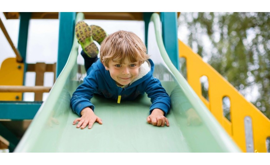 LO SCIVOLO: ICONA DI DIVERTIMENTO PER OGNI ETÁ