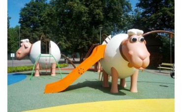PLAYGROUND COUNTRY SLIDE: FANTASIA E REALTÀ
