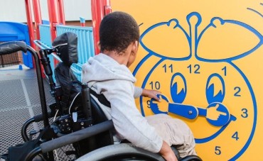 PERCORSI CON PANNELLI SENSORIALI: UN NUOVO MODO DI GIOCARE 